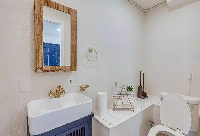 The Maharaja Retreat  W/ Hot Tub & Ev Charger!