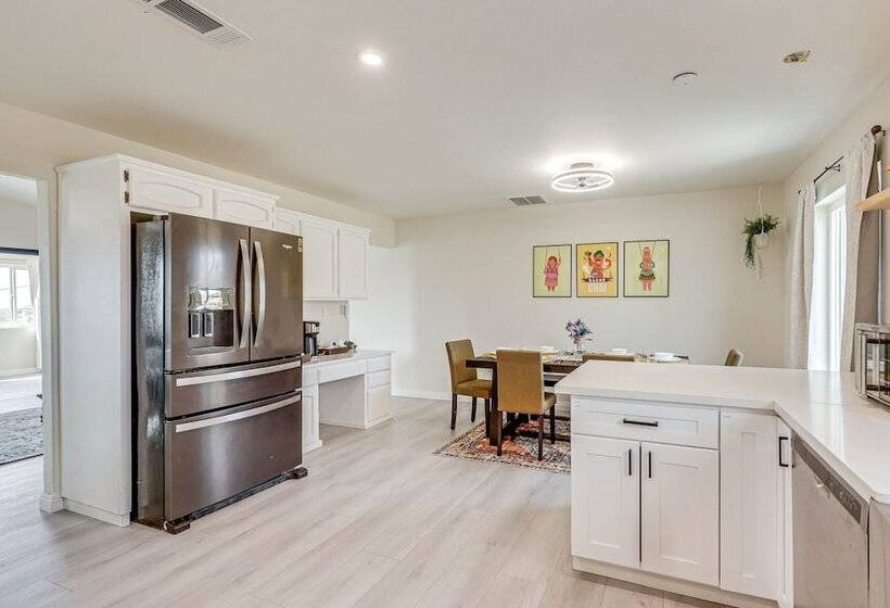 The Maharaja Retreat  W/ Hot Tub & Ev Charger!