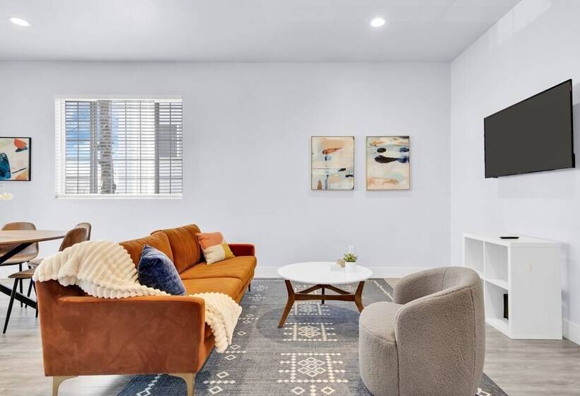 Noho By Avantstay North Hollywood Townhome