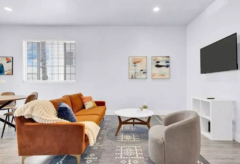 Noho By Avantstay North Hollywood Townhome