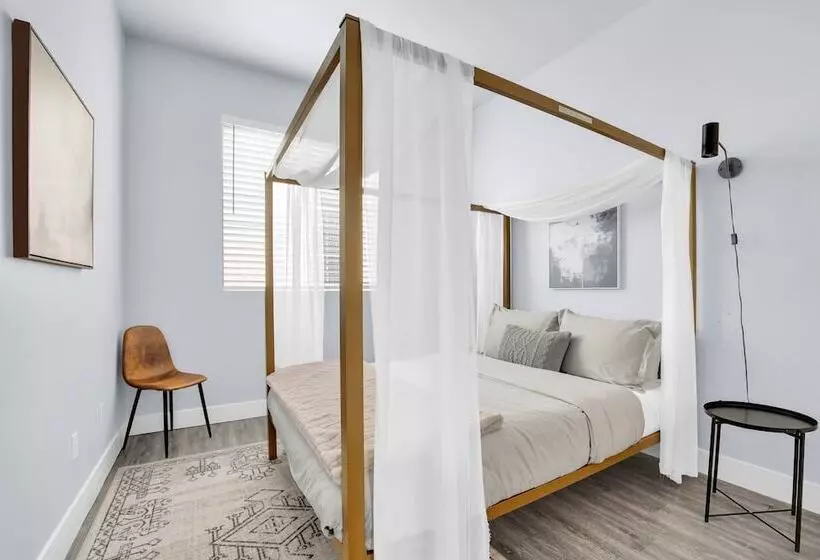 Noho By Avantstay North Hollywood Townhome
