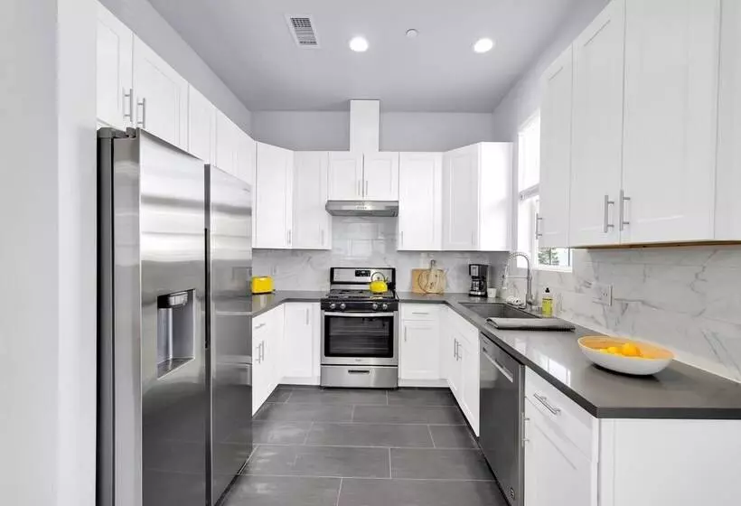 Noho By Avantstay North Hollywood Townhome
