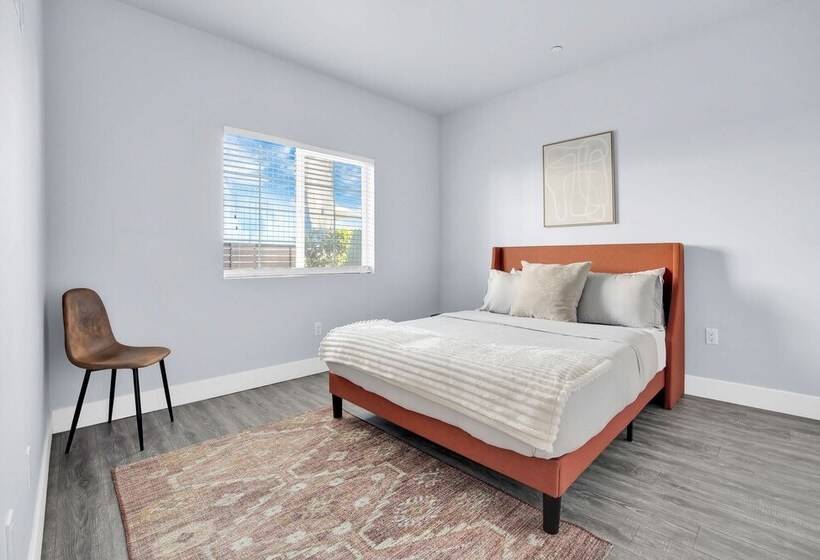 Noho By Avantstay North Hollywood Townhome