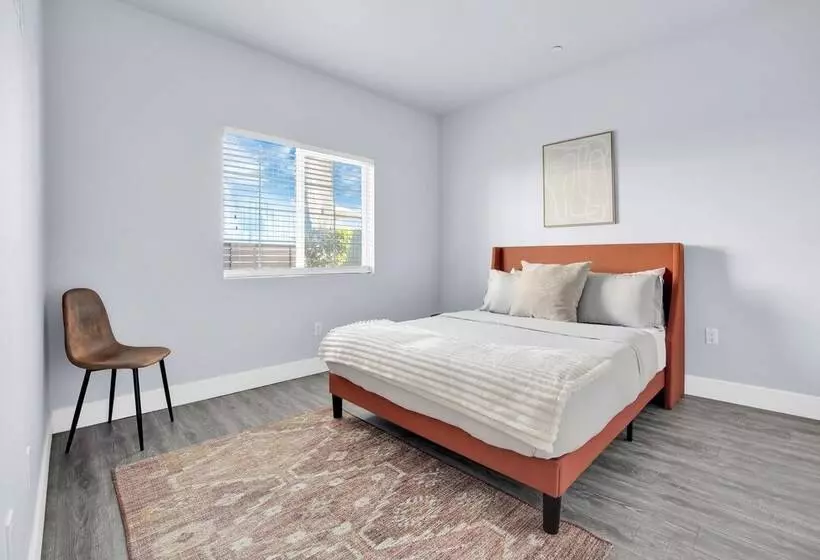 Noho By Avantstay North Hollywood Townhome