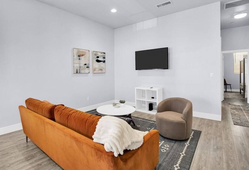 Noho By Avantstay North Hollywood Townhome