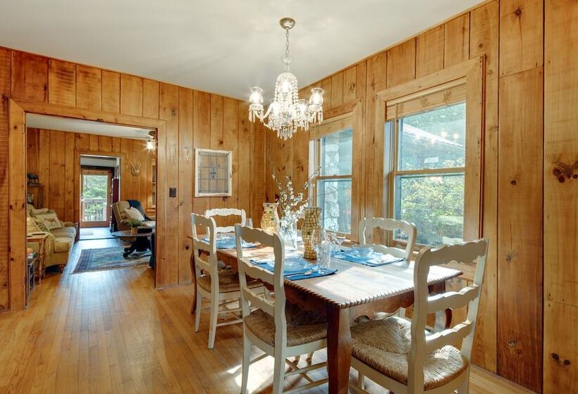 Peaceful Hendersonville Cabin   Hot Tub & Fire Pit