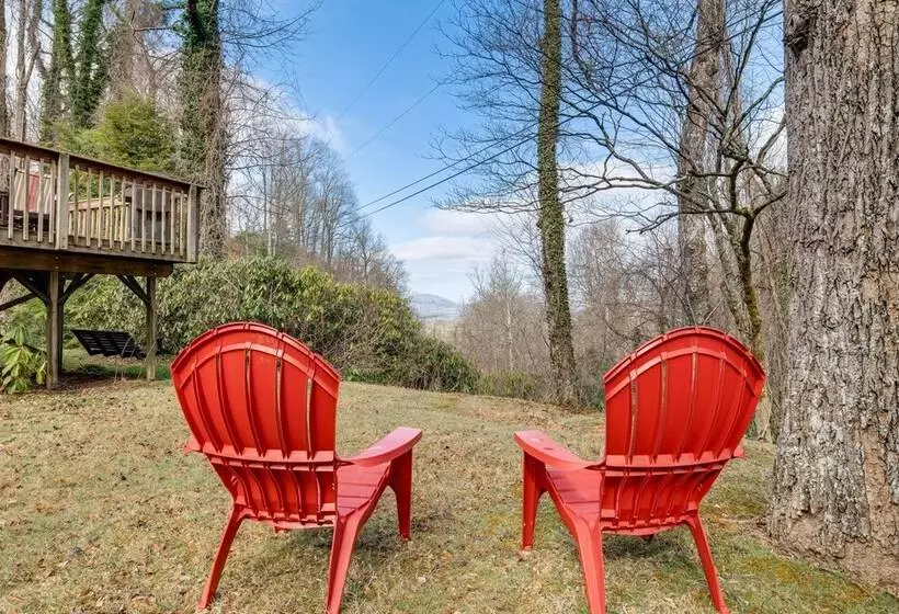 Peaceful Hendersonville Cabin   Hot Tub & Fire Pit