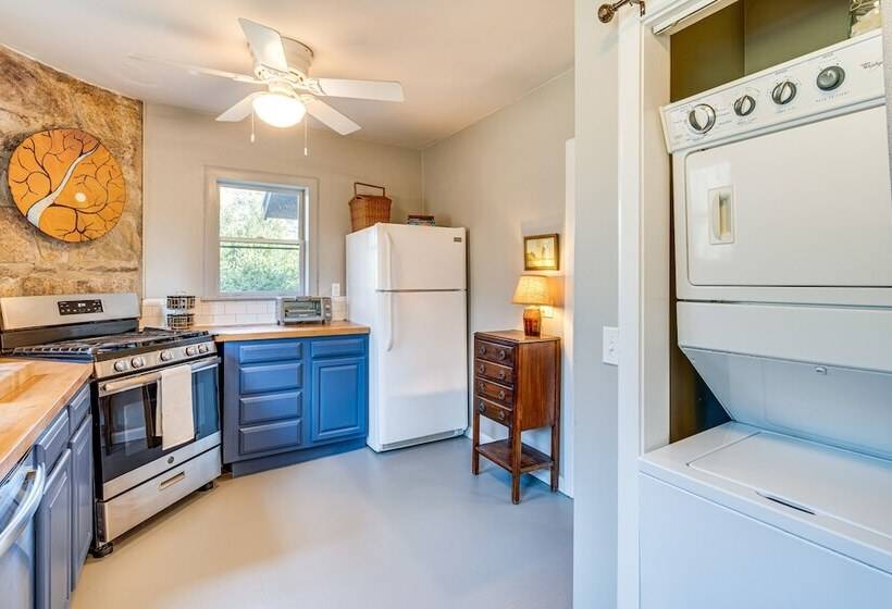 Peaceful Hendersonville Cabin   Hot Tub & Fire Pit