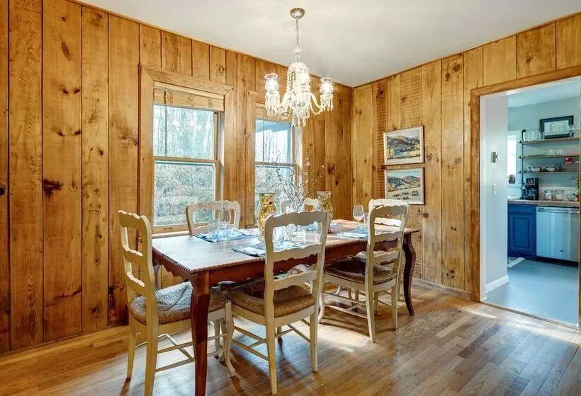 Peaceful Hendersonville Cabin   Hot Tub & Fire Pit