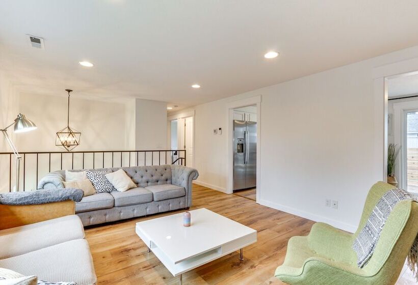 Pet Friendly Vancouver Retreat W/ Home Gym & Grill