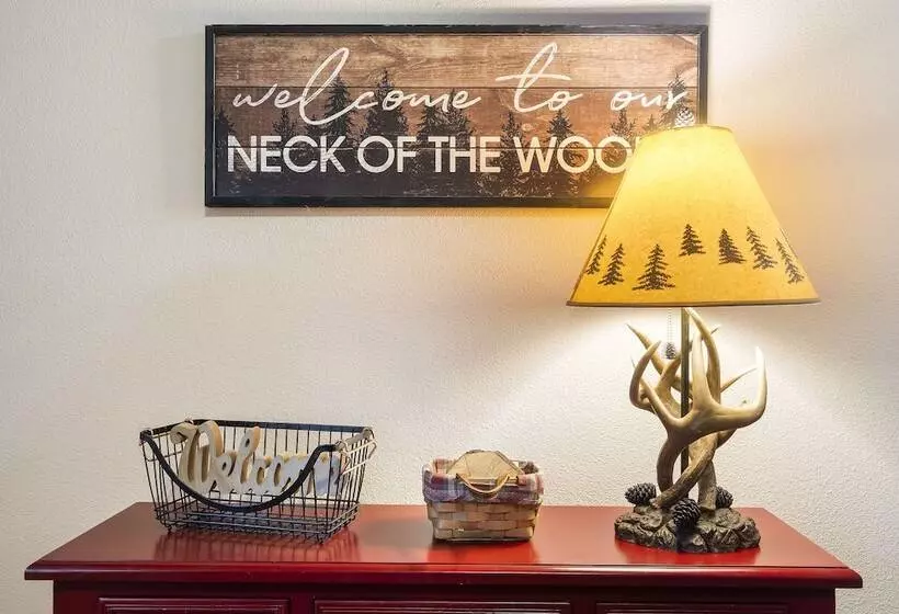 Simons Treetop Cabin 2 Bdr In Popular Resort!