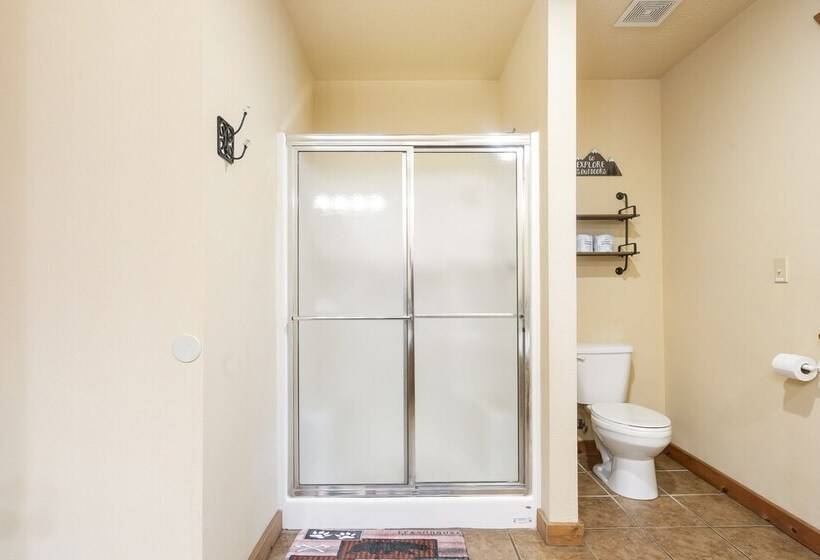 Simons Treetop Cabin 2 Bdr In Popular Resort!