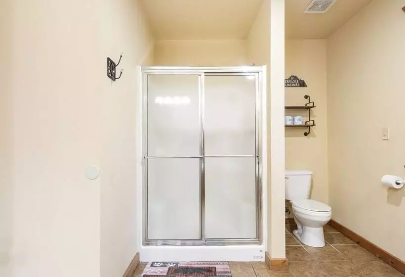 Simons Treetop Cabin 2 Bdr In Popular Resort!