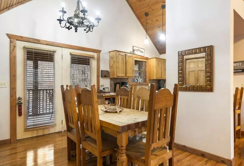 Simons Treetop Cabin 2 Bdr In Popular Resort!