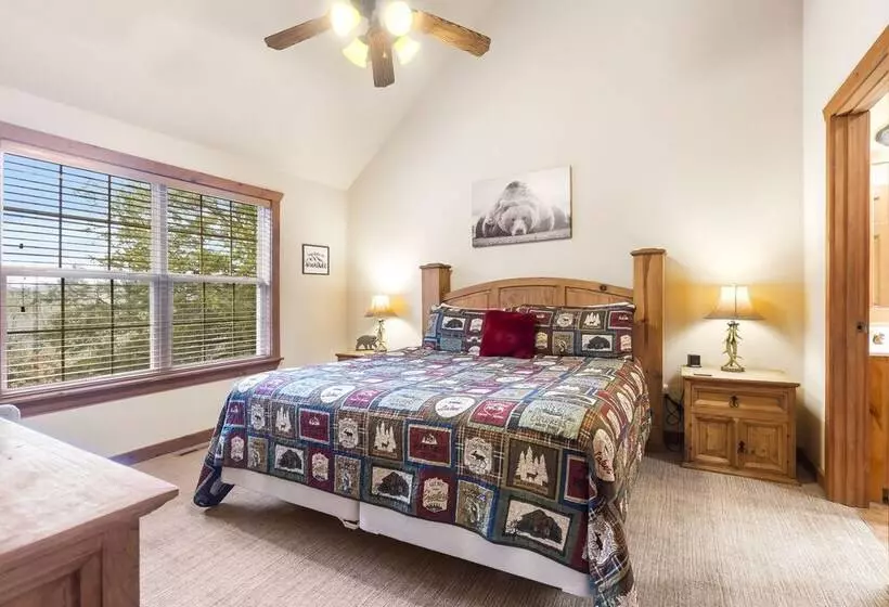 Simons Treetop Cabin 2 Bdr In Popular Resort!