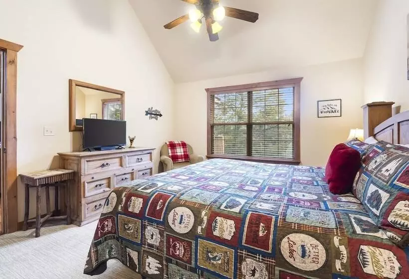 Simons Treetop Cabin 2 Bdr In Popular Resort!