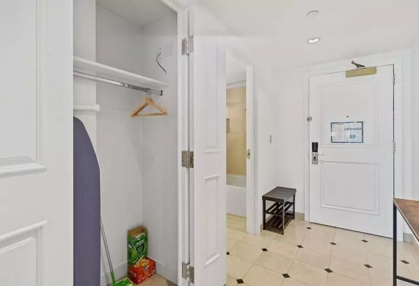 Two Separate Stylish Cozysuites On The Boardwalk