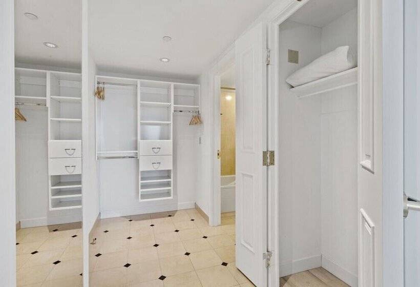 Two Separate Stylish Cozysuites On The Boardwalk