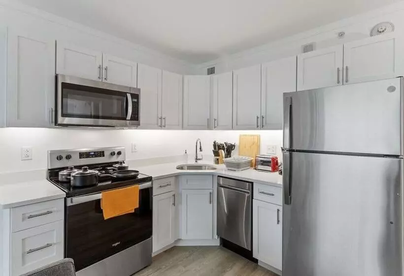 Two Separate Stylish Cozysuites On The Boardwalk