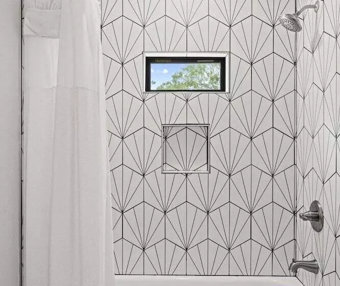 Verbena Waterfront With Hot Tub