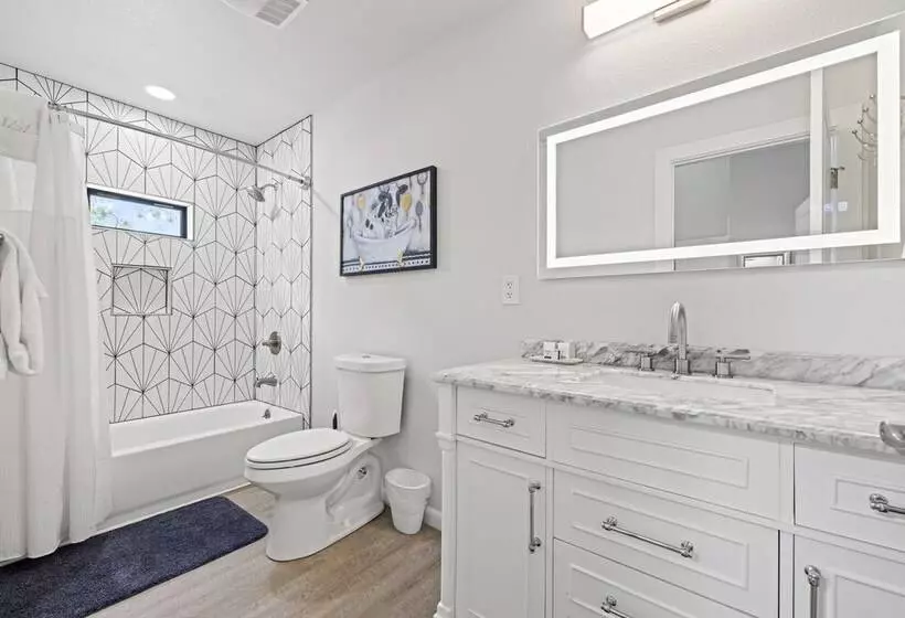 Verbena Waterfront With Hot Tub