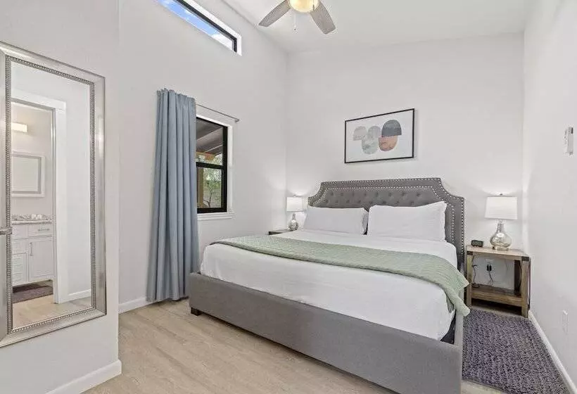 Verbena Waterfront With Hot Tub