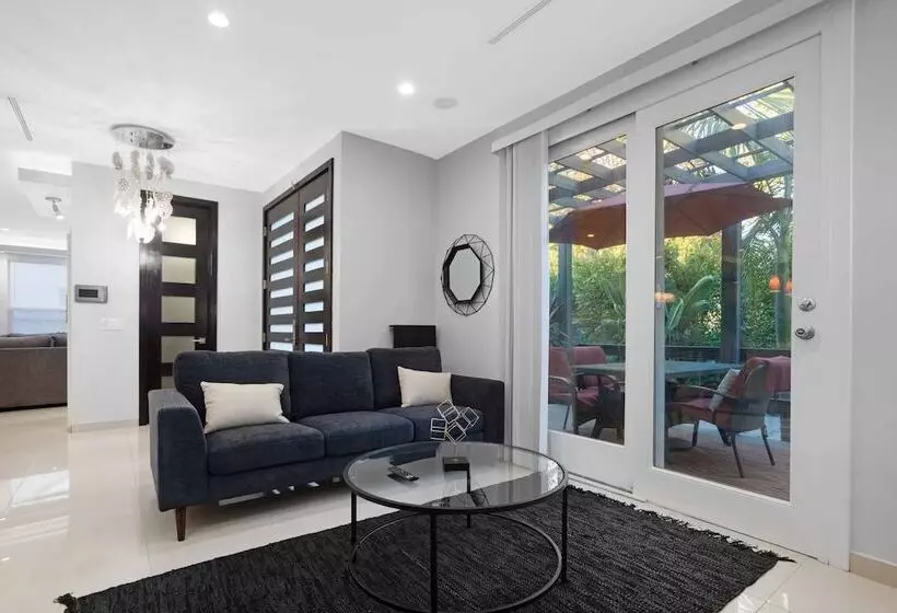 Walefield By Avantstay Mid Wilshire Home + Pool