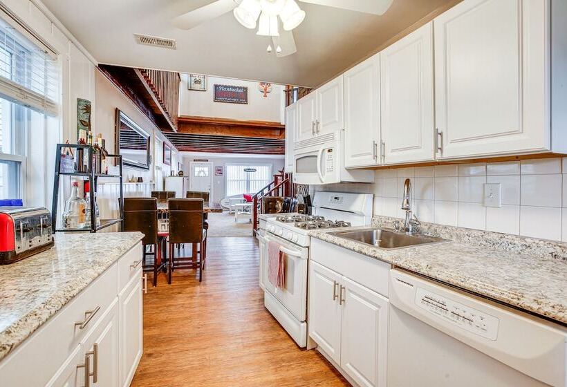 Wildwood Retreat W/ 2 Balconies: 5 Blocks To Beach