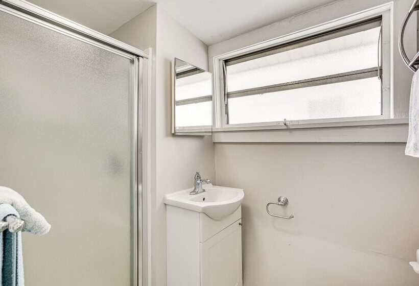 Wildwood Retreat W/ 2 Balconies: 5 Blocks To Beach