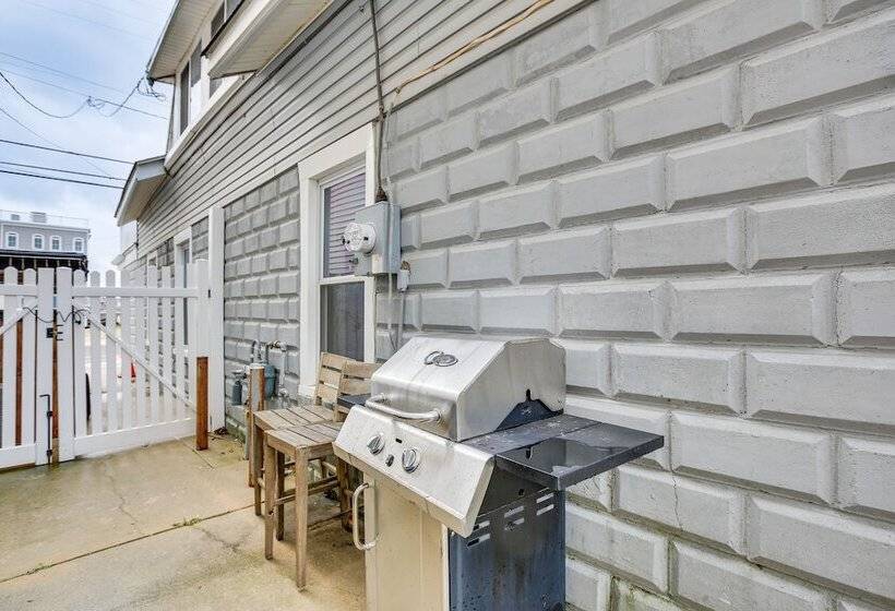 Wildwood Retreat W/ 2 Balconies: 5 Blocks To Beach