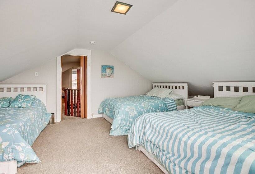 Wildwood Retreat W/ 2 Balconies: 5 Blocks To Beach