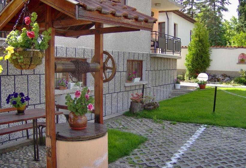 Family Hotel Emaly 1