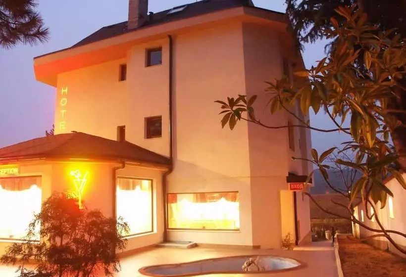 Family Hotel Emaly 1