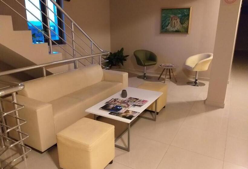 Отель Alexander