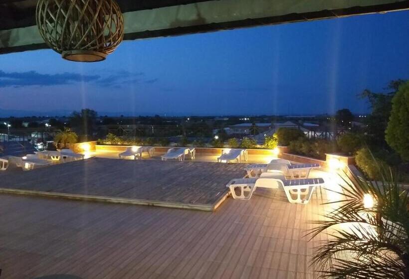 Отель Alexander