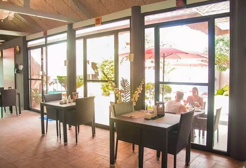 هتل Alona Northland Resort