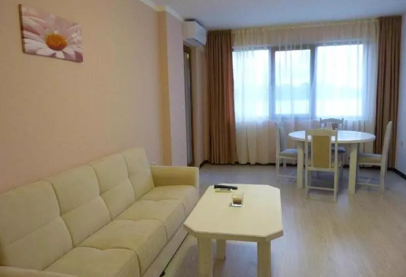 هتل Toma S Residence Front Beach