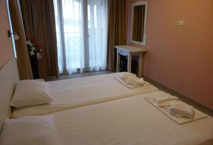 هتل Toma S Residence Front Beach