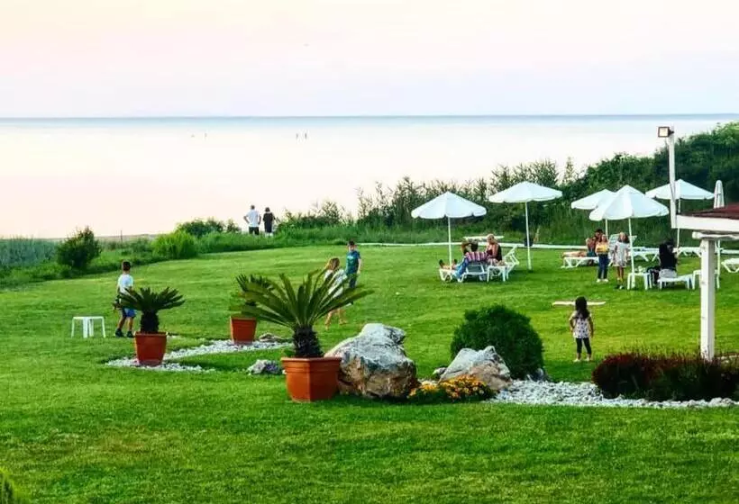 هتل Toma S Residence Front Beach