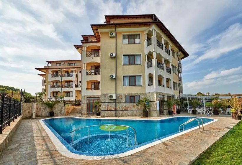 هتل Toma S Residence Front Beach