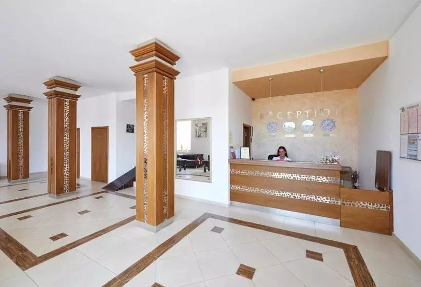 هتل Toma S Residence Front Beach