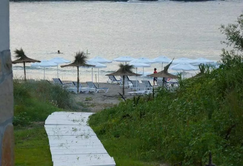 هتل Toma S Residence Front Beach