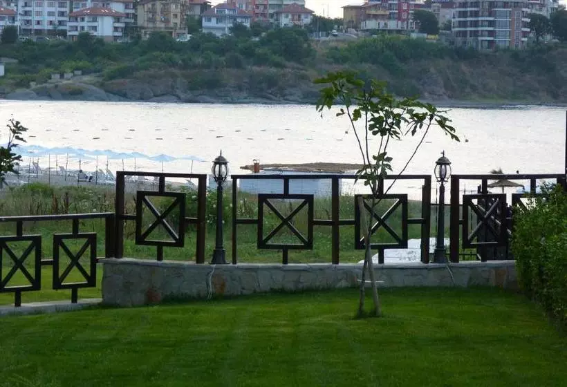 هتل Toma S Residence Front Beach