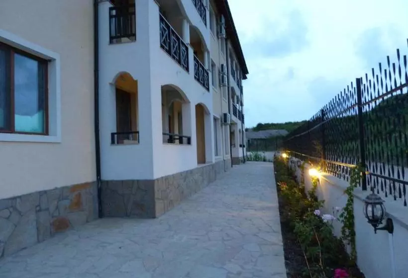 هتل Toma S Residence Front Beach