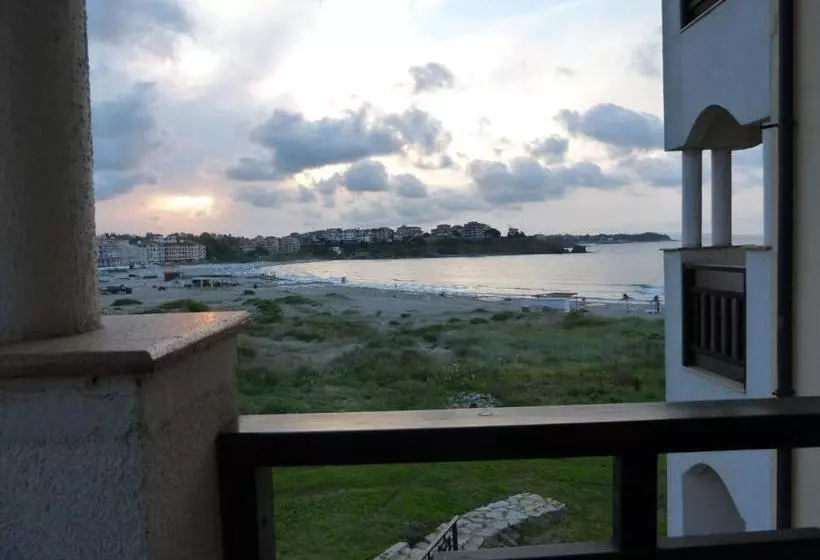 هتل Toma S Residence Front Beach