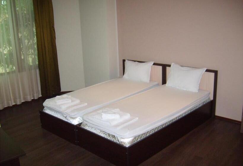 בית מלון כפרי Trakart Residence