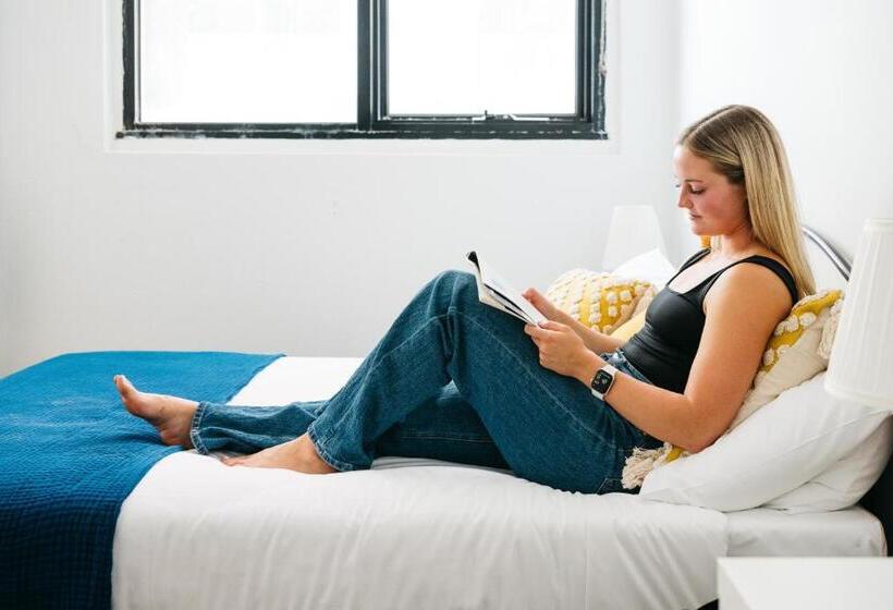 فندق صغير The Village Surry Hills