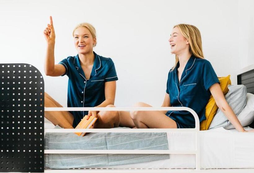 فندق صغير The Village Surry Hills