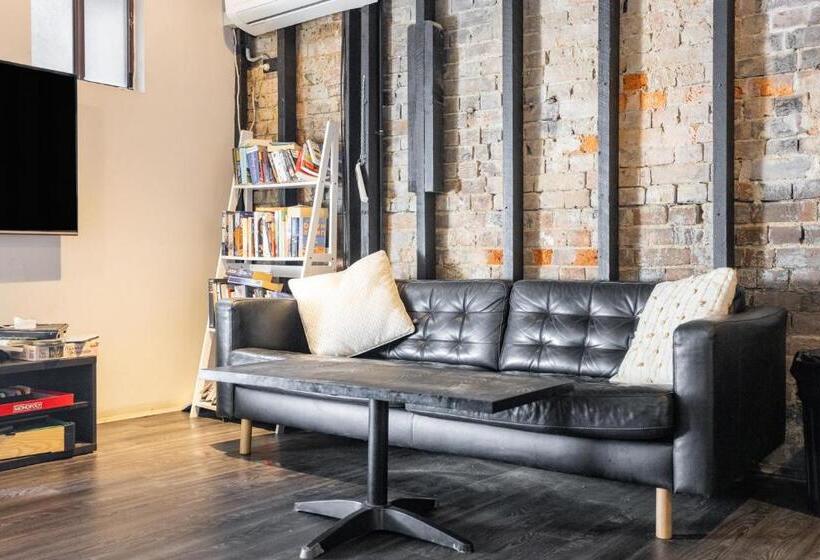 فندق صغير The Village Surry Hills