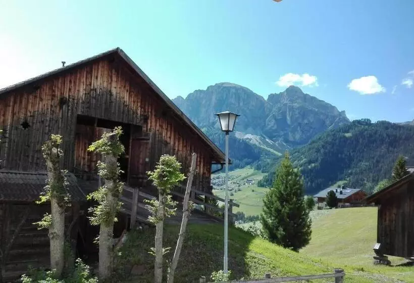تختخواب و صبحانه Pensione Valbona